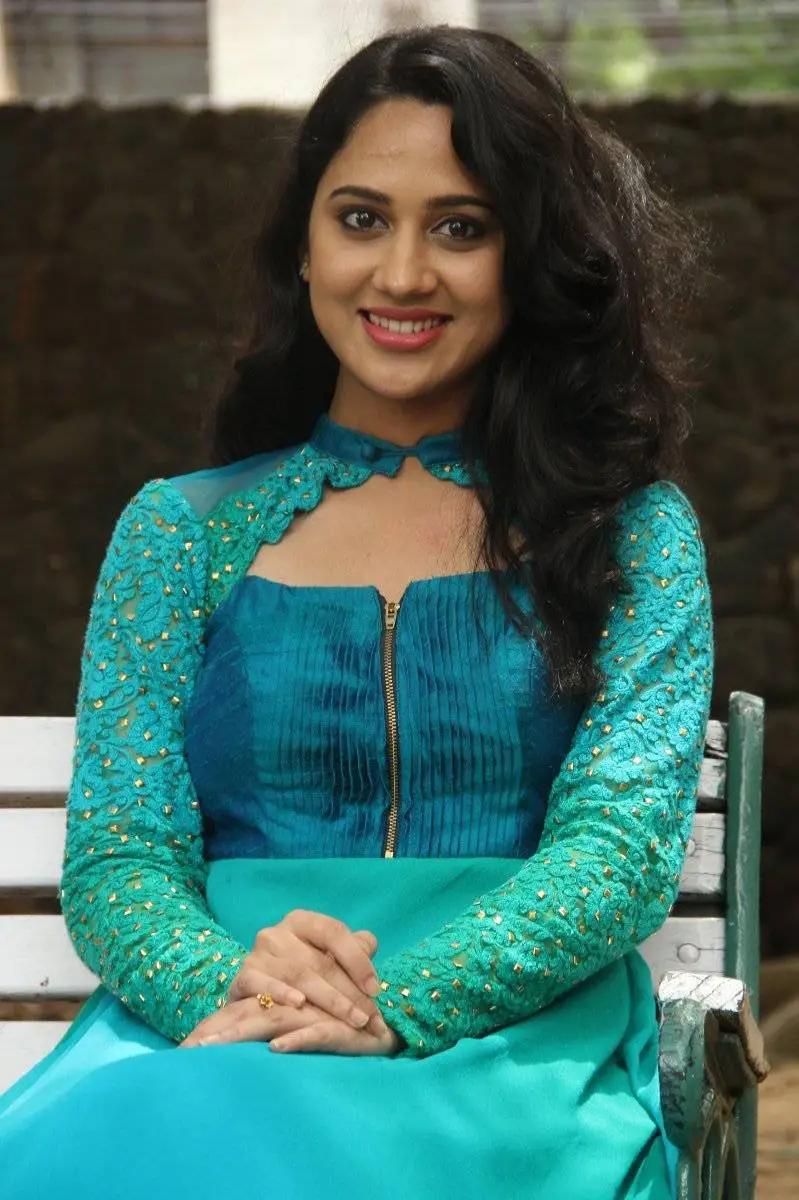 MALAYALAM GIRL MIA GEORGE CUTE LOOKS IN LONG GREEN GOWN